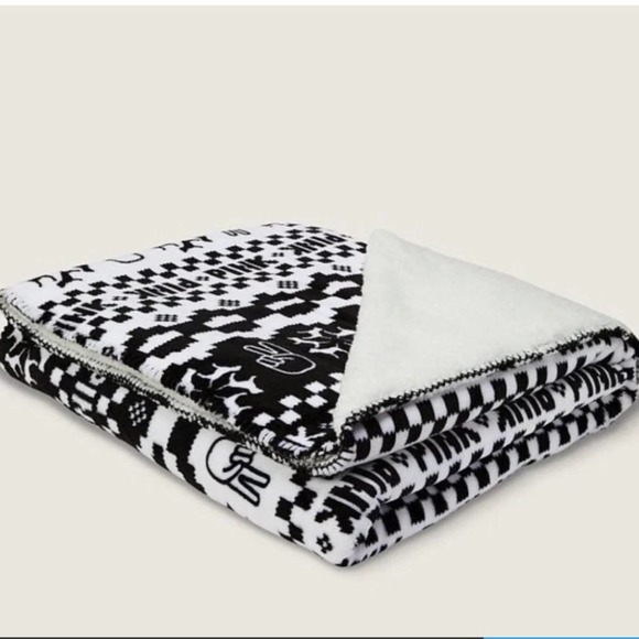 PINK Victoria's Secret Other - PINK Victoria's Secret Sherpa Blanket Black and White New With Tags
